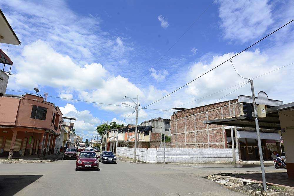 CALLE 10 DE AGOSTO Y 18 DE OCTUBRE BANCO COMERCIAL DE MANABI